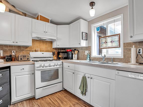 4th image of 1445 SE 2nd Pl