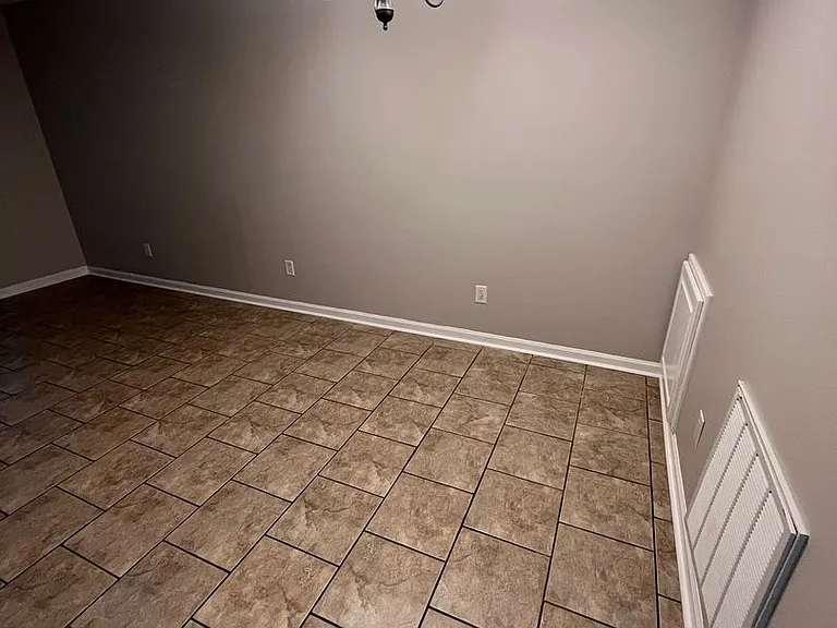 561 Heritage Ct — Photo 7