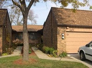 4628 Laurel Club Cir #1, West Bloomfield, MI 48323