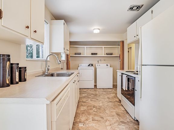 Galley kitchen includes handy 2nd door out to deck and yard