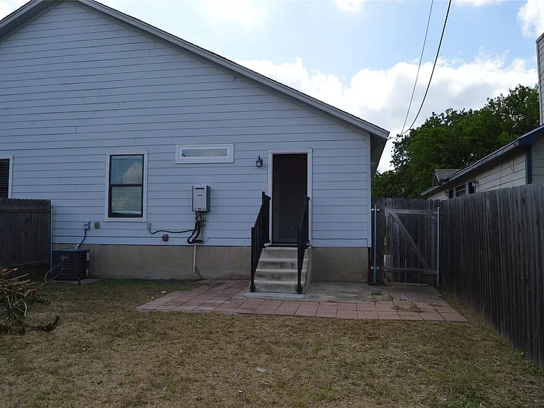 9404 Menchaca Rd #A — Photo 11