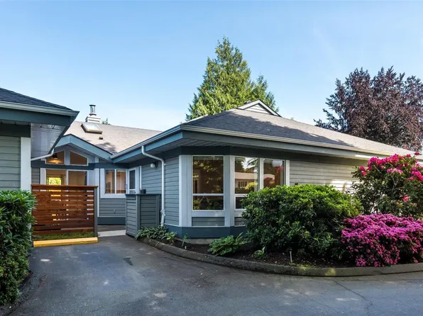 3221 Wordsworth St #4, Saanich, BC V8P 4B7
