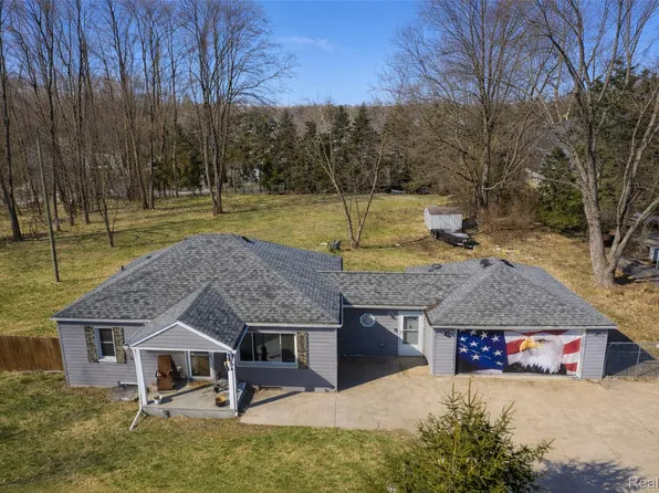 4701 Clintonville Rd, Clarkston, MI 48346