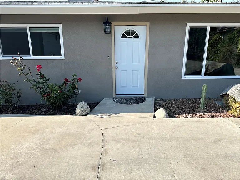 24450 University Ave — Photo 2
