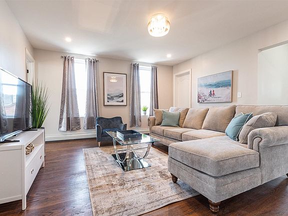3rd image of 71 Court House Pl APT 2