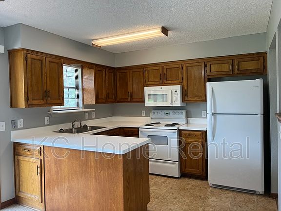 3rd image of 12 W 132nd St