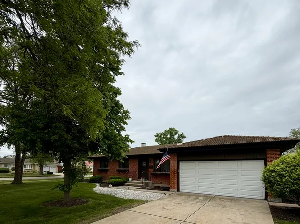 832 Leahy Cir, Des Plaines, IL 60016