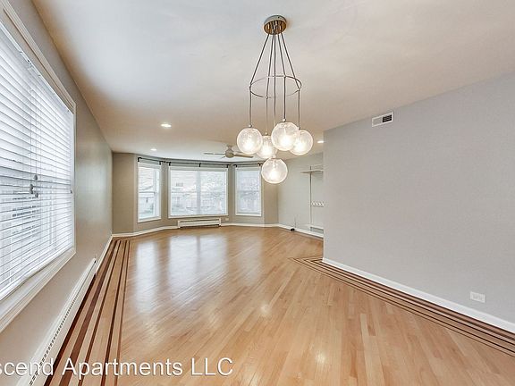4th image of 2734 W Farragut Ave #1