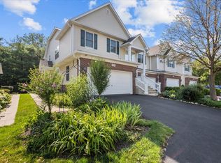 371 Ridge Rd, North Aurora, IL 60542