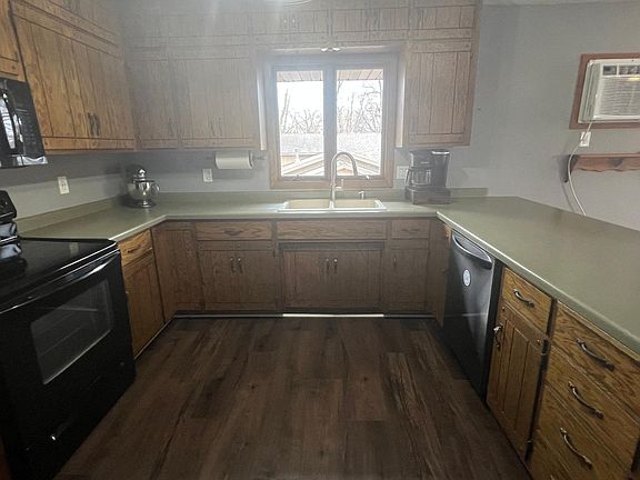 5th image of 110 11th St N