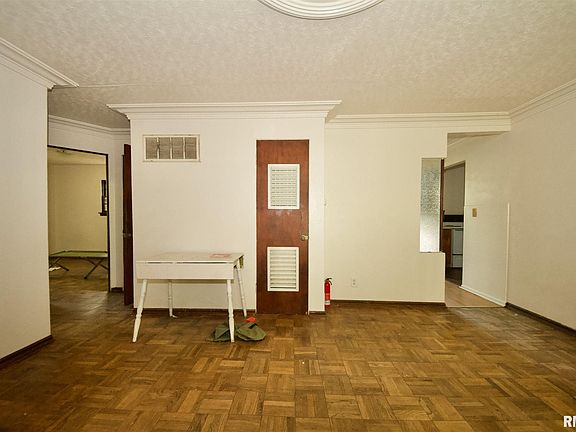 3rd image of 306 Lynda Dr
