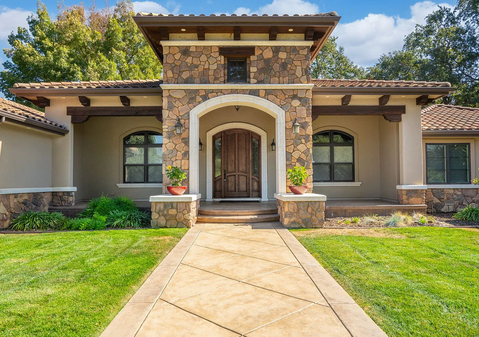 Luxury Living in Suisun Valley — Photo 3