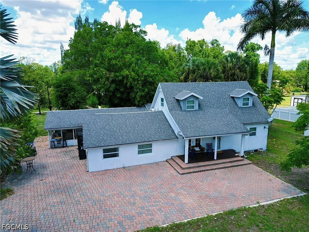 3 bed, 2.0 bath, 1951 sqft, $2,400 — Photo 3