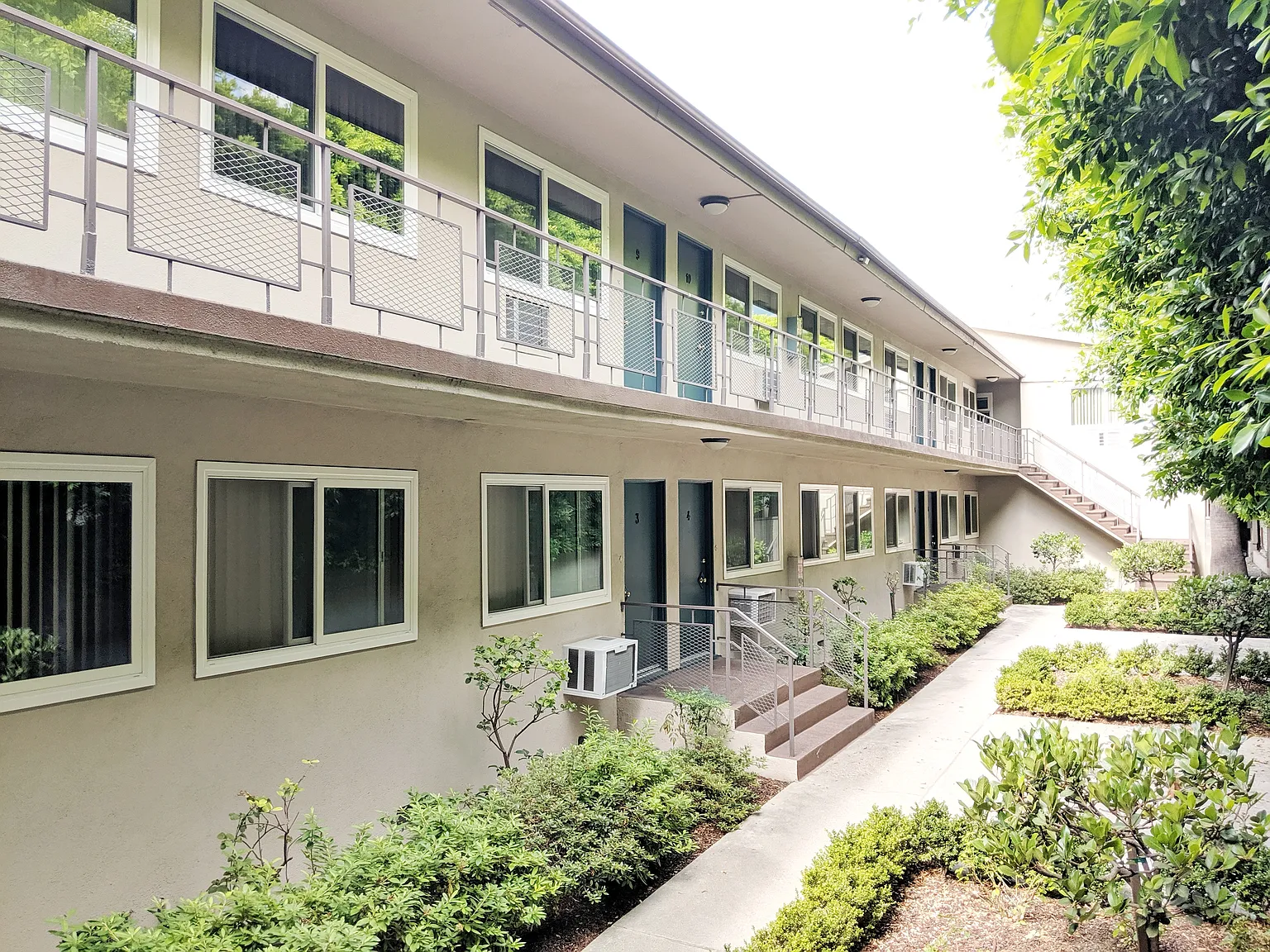 241 S. Oakland Ave — Photo 1