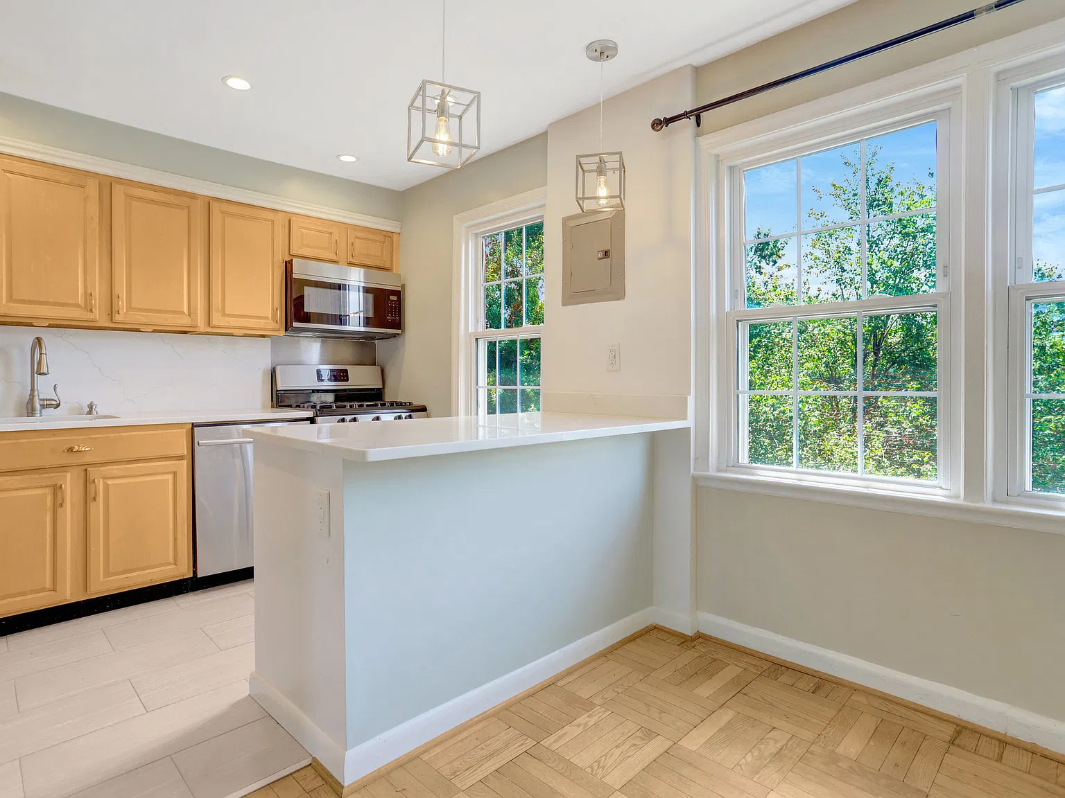 2 bed, 768 sqft, $2,100 — Photo 4
