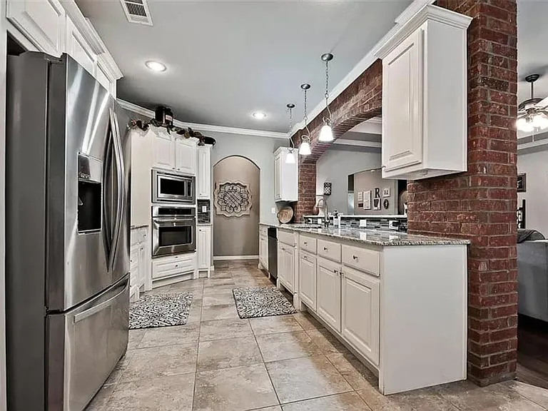 707 SW Barn Valley Rd — Photo 5