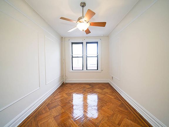 2nd image of 2559 Steinway St APT 2R