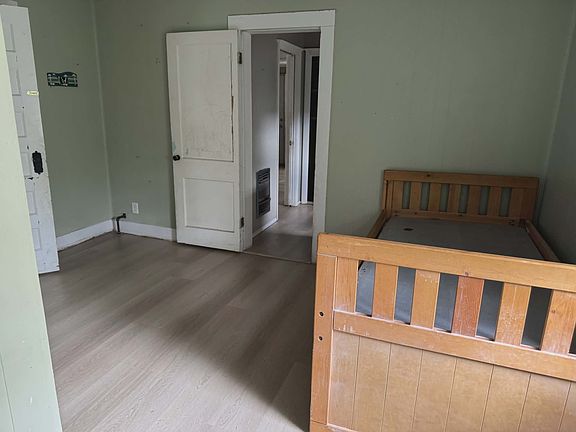 5th image of 321 N College St