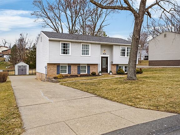 3rd image of 208 Woodhaven Dr