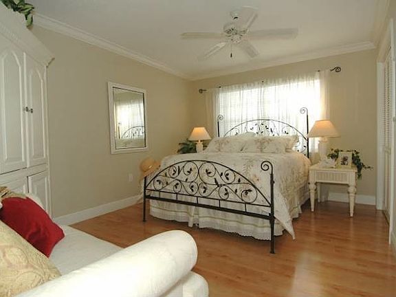Gorgeous guest bedroom