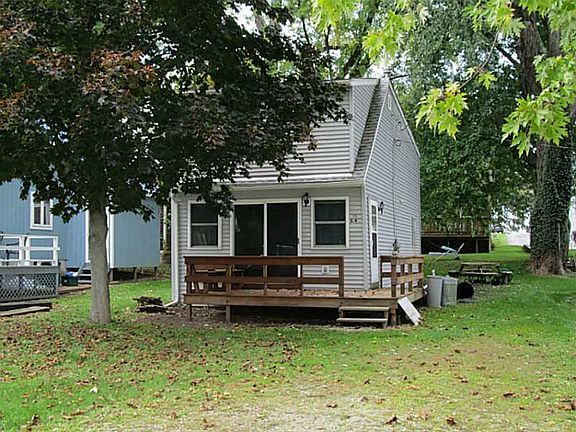 3rd image of 111 Lakeside Dr