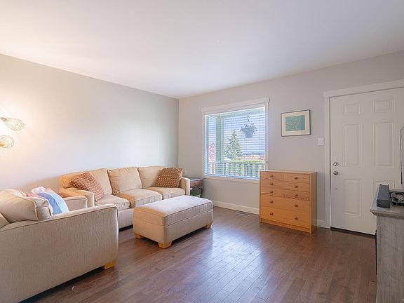 5th image of 121 Harvey St