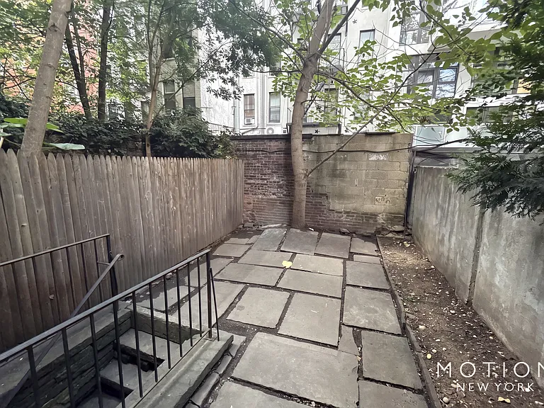 637 E 6th St #1 — Photo 4