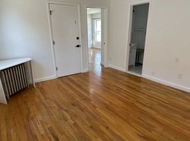 7 Edison Pl, East Rutherford, NJ