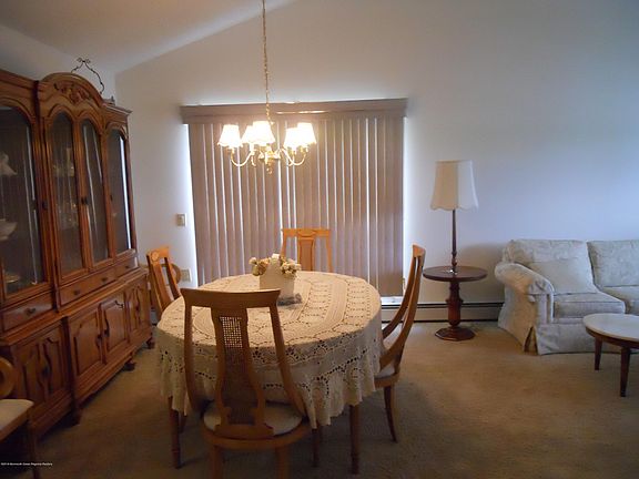 3rd image of 160 Chesterfield Ln