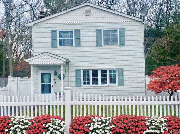 171 Pauline Street, Holbrook, NY 11741