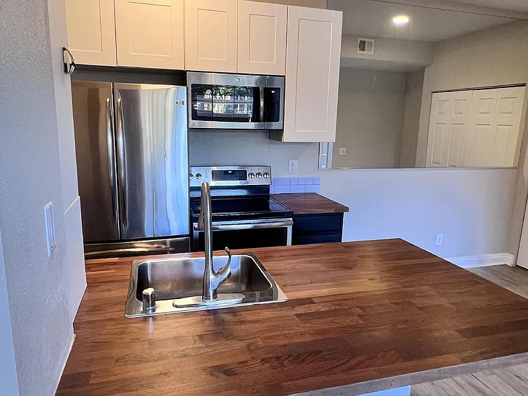 5122 S Jones Blvd #108 — Photo 38