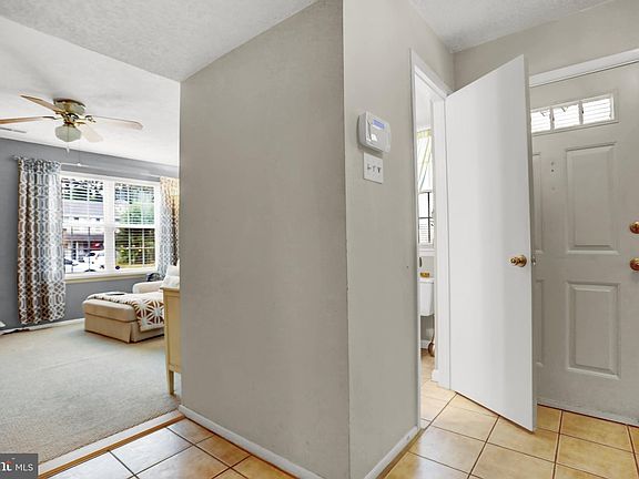 5th image of 332 Winterberry Dr