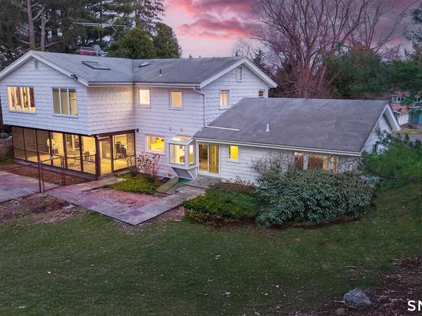 15 Very Merry Road, Stamford, CT 06903