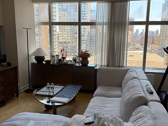 5th image of 160 W 66th St APT 17F