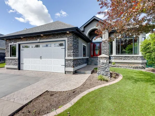 133 E Valley Creek Pl NW, Calgary, AB T3B 5V1