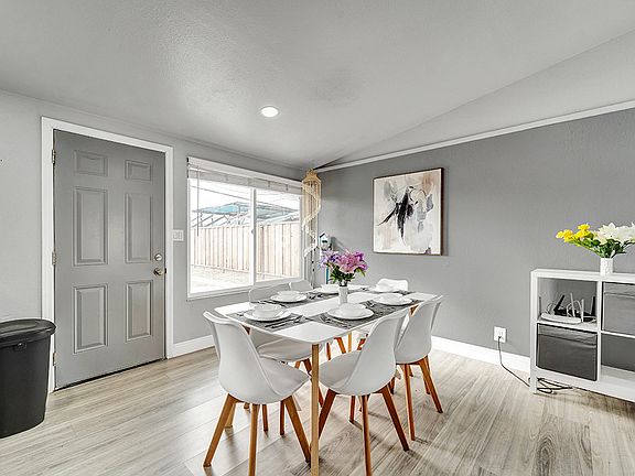 6-seats dining table.