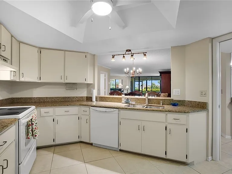 1815 Mooringline Dr #1D — Photo 5