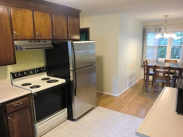 114 Rossiter Rd — Photo 3