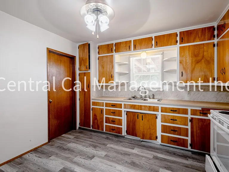 627 Hood Dr — Photo 7