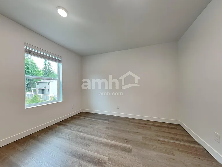 7718 Selah St SW — Photo 18