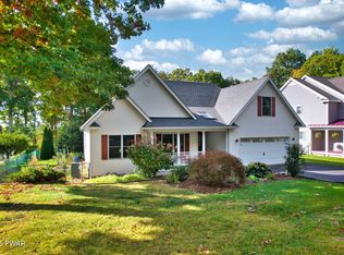 112 Hemlock Cv, Milford, PA 18337