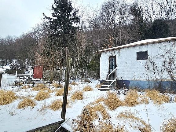 3rd image of 318 Vaughn St