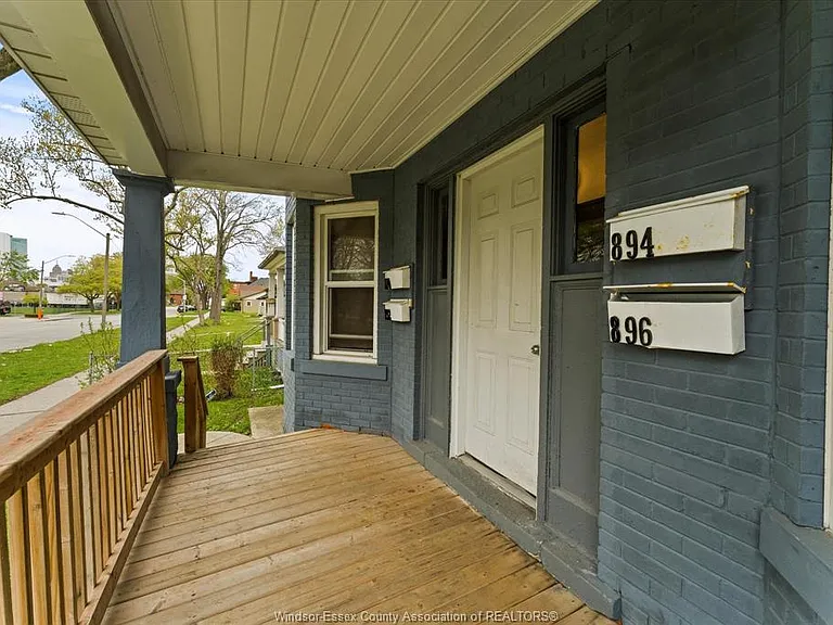 890 Howard Ave — Photo 5