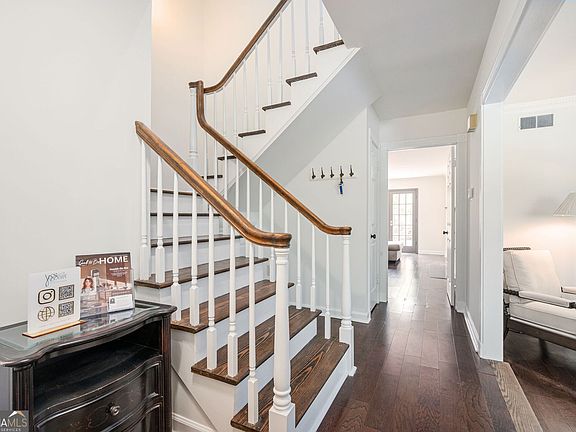 2nd image of 1470 Leafmore Pl