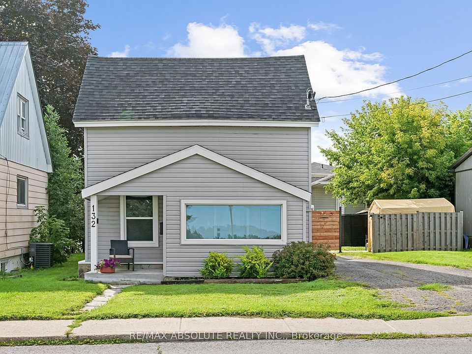 1st image of 132 Edward St S