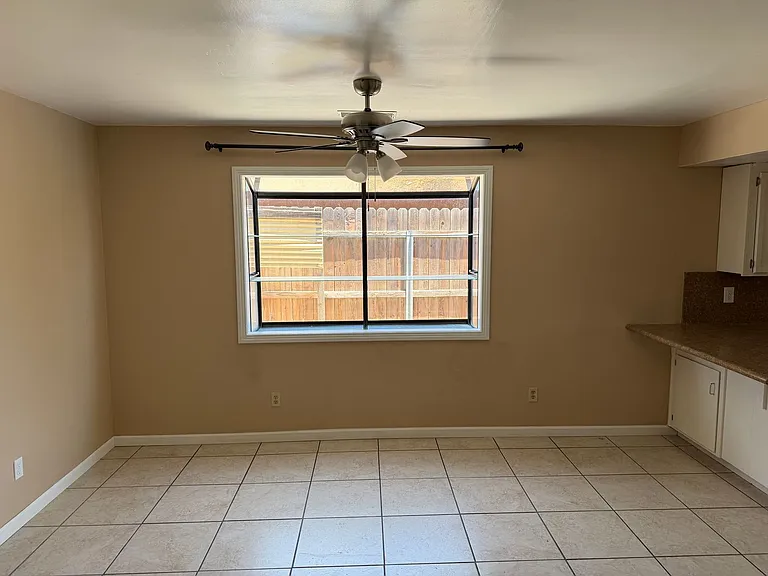 1335 W Evergreen Ct — Photo 7