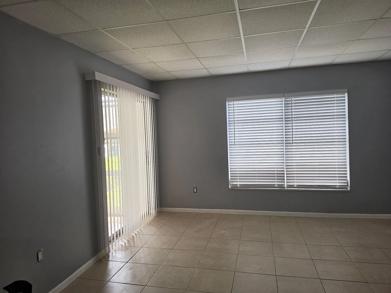 1 bed, 1.5 bath, 929 sqft, $1,550 — Photo 3