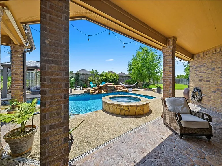 2404 Lancaster Ct — Photo 25