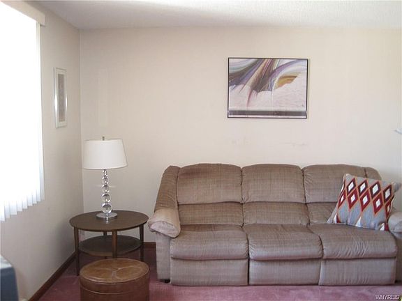 4th image of 100 Southwick Dr