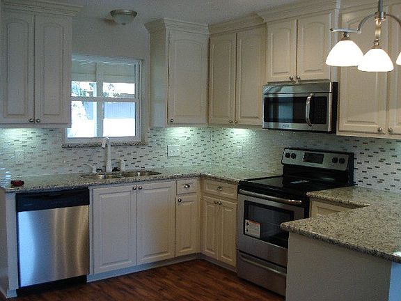 4th image of 1440 Camellia Dr